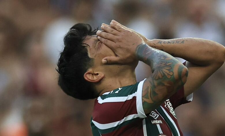 German Cano com a camisa do Fluminense