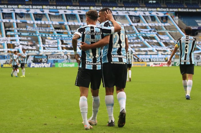 Jogadores do Grêmio em campo