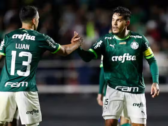 Gustavo Goméz e Luan em campo pelo Palmeiras