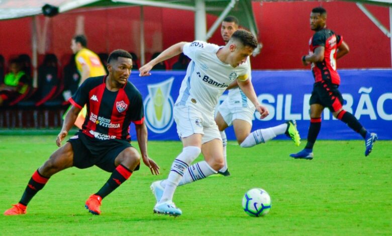 Matheus Frizzo em campo pelo Grêmio