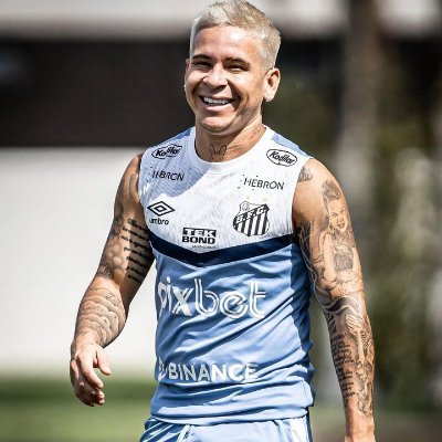 Soteldo com a camisa do Santos