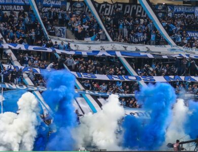 Torcida no Grêmio em comemoração na Arena