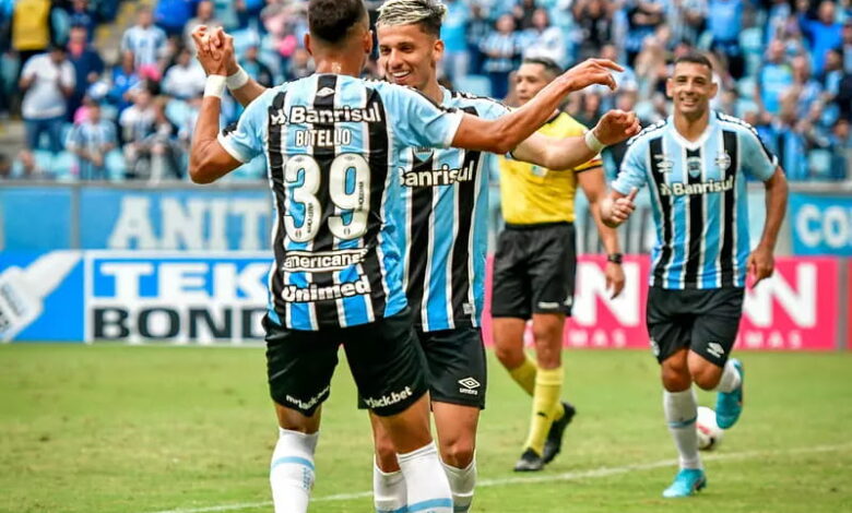 Biel e Bitello em comemoração pelo Grêmio