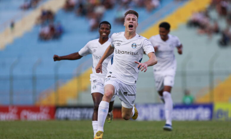 Jogadores do Grêmio em comemoração na Copinha