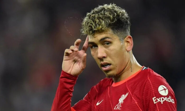 Roberto Firmino em campo pelo Liverpool, seu ex-clube