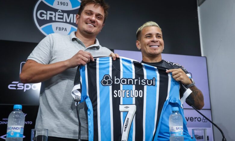 Soteldo em apresentação pelo Grêmio