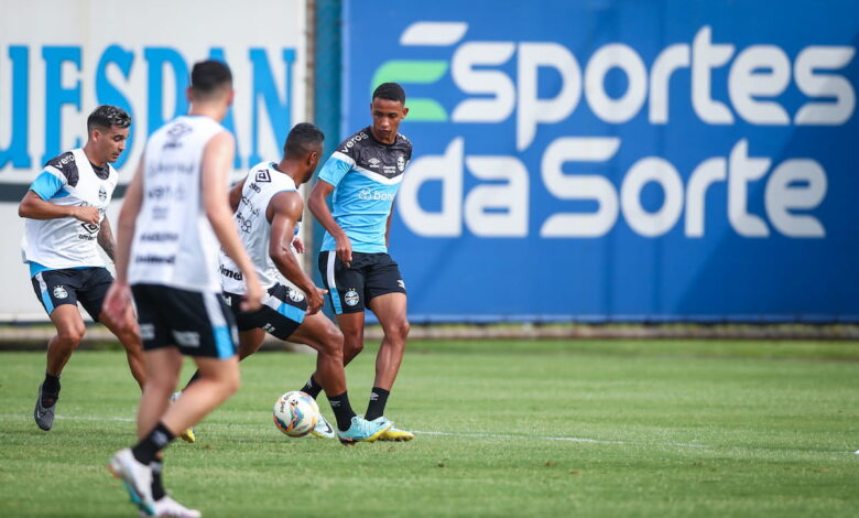 Jogadores do Grêmio em treino