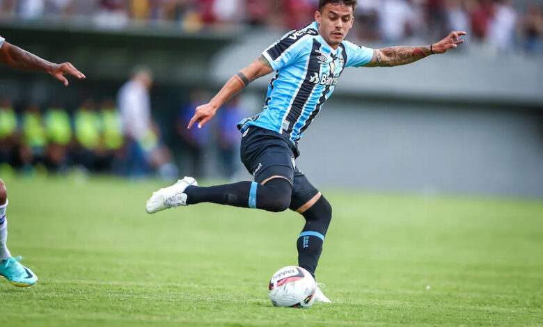 Carballo em campo pelo Grêmio