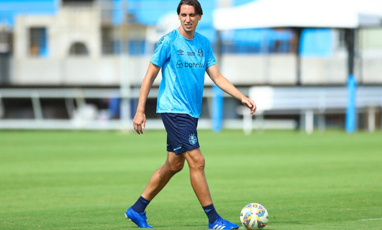 Geromel durante treino do Grêmio