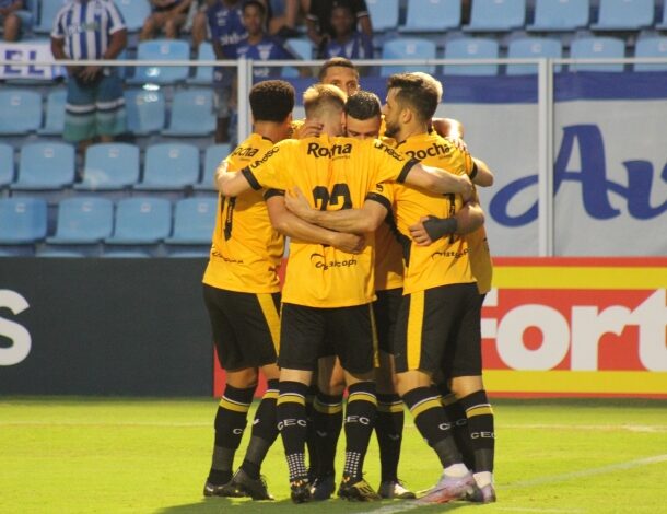 Jogadores do Criciúma em comemoração