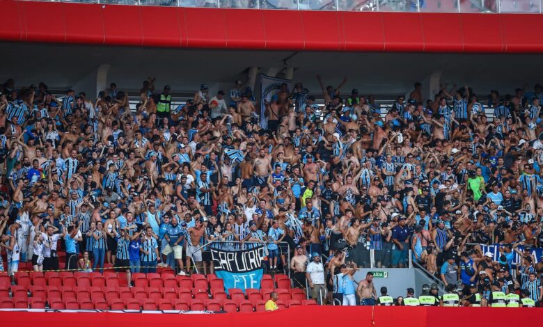 Torcedores do Grêmio durante o Gre-Nal 441