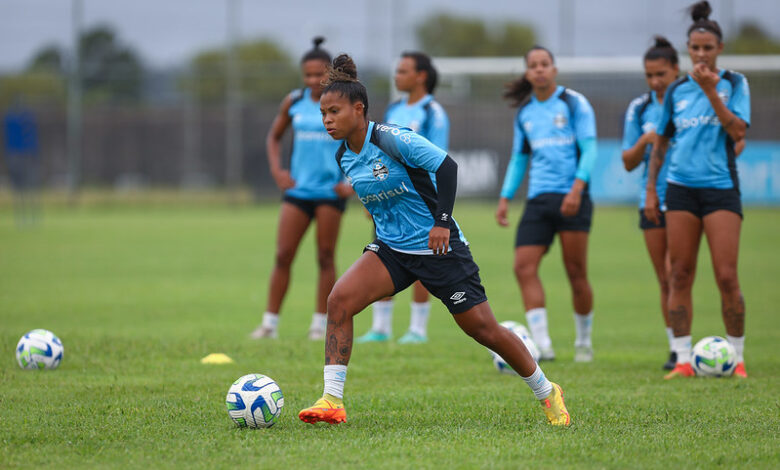 Gurias Gremistas durante treino