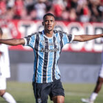 André Henrique comemorando gol do Grêmio contra o Brasil de Pelotas