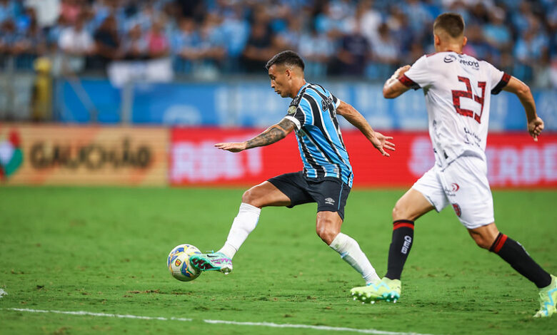 Cristaldo em campo pelo Grêmio