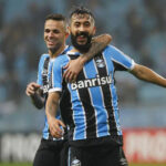 Douglas e Luan pelo Grêmio