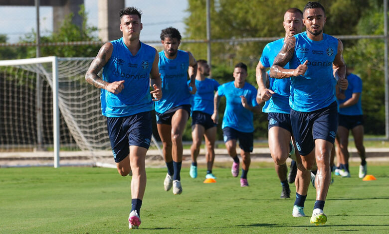 Jogadores do Grêmio durante treinamento