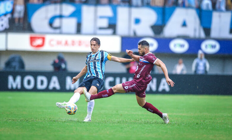 Geromel durante Grêmio x Caxias