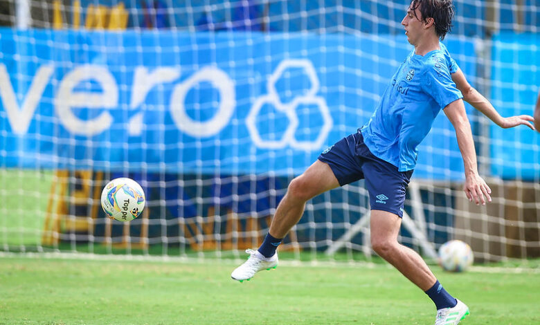 Geromel durante treino do Grêmio