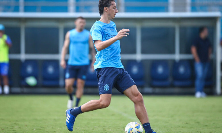 Geromel em treino do Grêmio