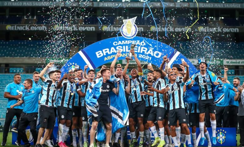 Grêmio comemorando título do Campeonato Brasileiro de Aspirantes em 2021