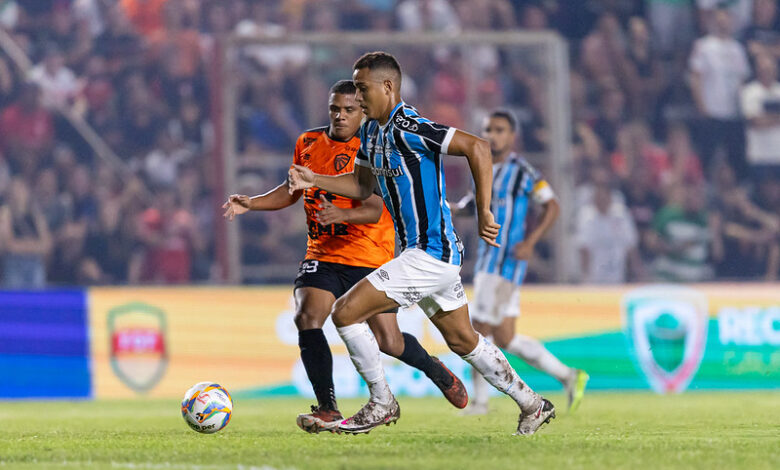 Jogadores de Grêmio e São em final da Recopa Gaúcha