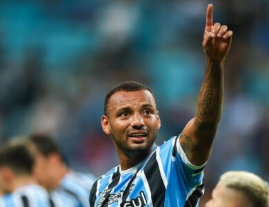 JP Galvão com a camisa do Grêmio