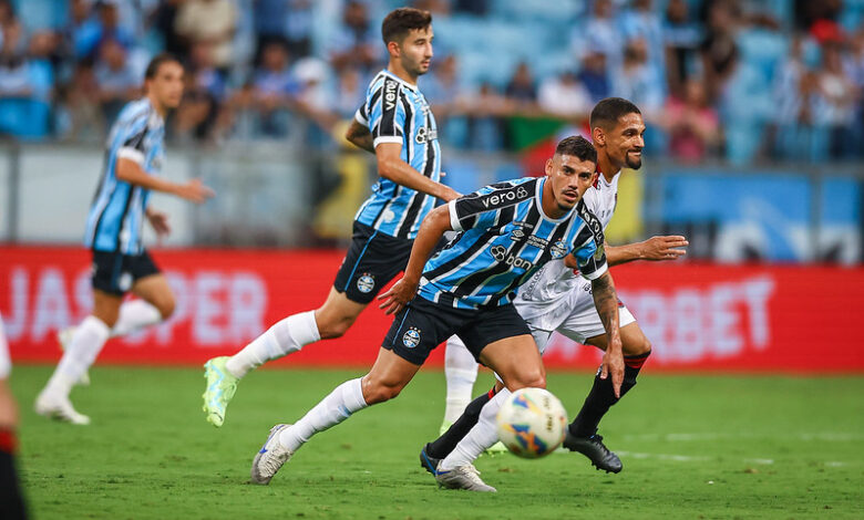 Mayk em jogo do Grêmio