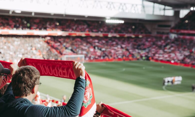 É possível fazer um tour pelo estádio do Liverpool?